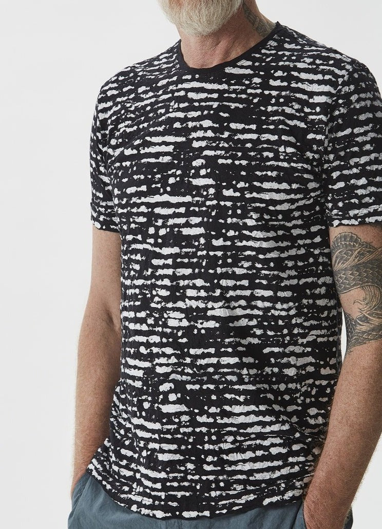 Men Long-Sleeve T-Shirt | Black And White Wrinkled T-Shirt With Print by Spanish designer Adolfo Dominguez